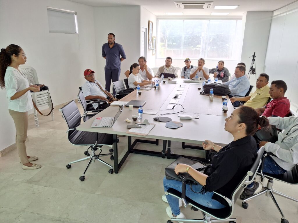Ximena Brieva Avilez, asistente del Clúster Agroindustrial de la CRCIS, socializó la estrategia para la conformación del Clúster de Yuca del departamento de Sucre.