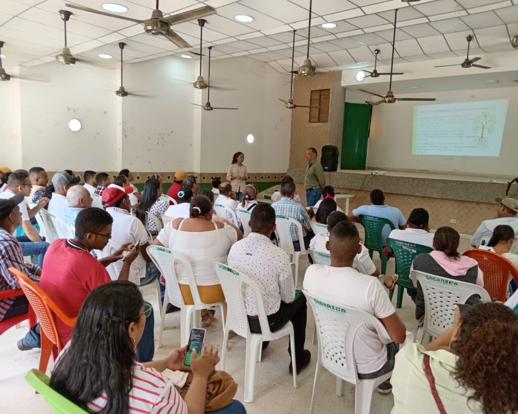 Significativa participación de empresarios, representantes de asociaciones y Juntas de Acción Comunal en jornada de la CRCIS, en San Benito Abad,