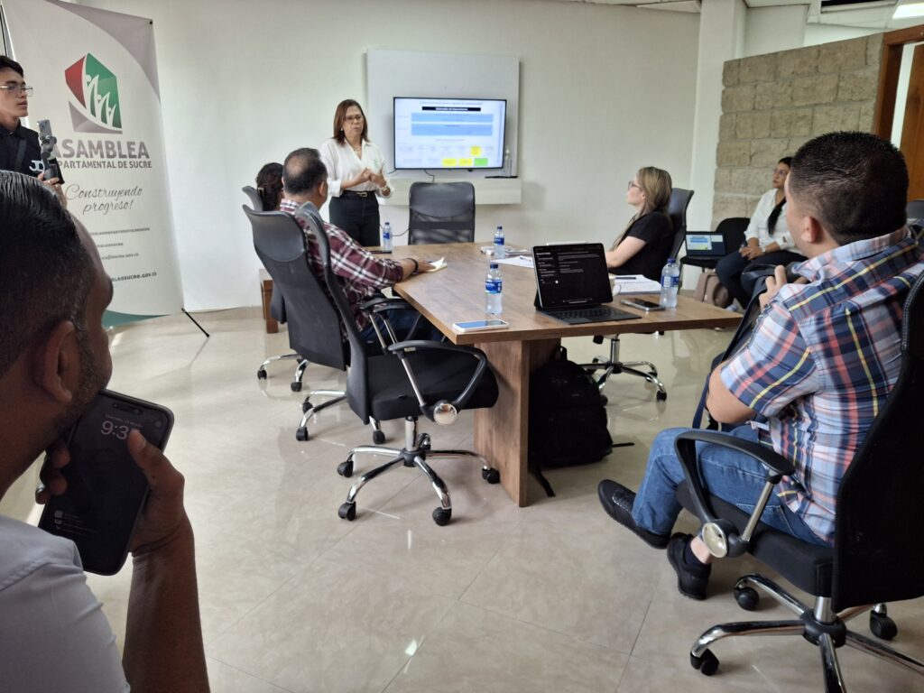 “Desde inicios de año como Comisión tenemos el interés de aunar esfuerzos con la Asamblea Departamental de Sucre para sacar adelante todos los proyectos que ayuden a mejorar la competitividad del departamento”. Así lo dejó claro nuestra gerente, Elba Barrera, en un espacio de escucha y diálogo a la que fue invitada la CRCIS en las instalaciones de la Duma y al que asistieron los diputados Jairo Solar, Rafael González, Dayana Calderón y Jesús Paternina, presidente de la corporación.