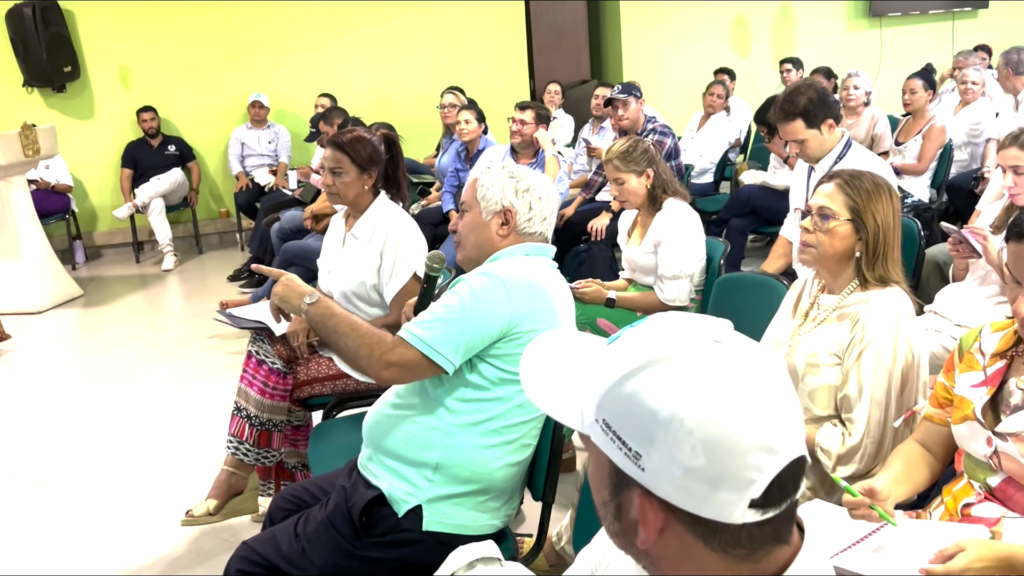 La Mesa de Conectividad Aérea e Internacionalización del Golfo de Morrosquillo, celebrada en Tolú el 31 de julio de 2024, marca el inicio de un antes y después en la historia del departamento de Sucre. Y allí, invitada por la Gobernación de Sucre y la Aeronáutica Civil, estuvo la Comisión Regional de Competitividad e Innovación de Sucre en el despegue de la implementación de una gran estrategia del Gobierno para vender y posicionar los atractivos turísticos del Golfo en el exterior. En el encuentro, los representantes del Ministerio de Comercio, Industria y Turismo dieron cuenta del trabajo coordinado de las entidades estatales para maximizar el potencial turístico de la región. La Mesa de Conectividad Aérea contó con la presencia de la gobernadora Lucy García; el director general de Aerocivil, Sergio París, y delegados del Ministerio de Comercio, Industria y Turismo, ProColombia, Fontur, Satena y el Departamento Nacional de Planeación. Por el sector privado estuvieron Laura Durana, presidenta del gremio Acotur; Jean Claude Bessudo, presidente del grupo Aviatur, así como representantes de Anato, Jetsmart y Latam Airlines; el presidente ejecutivo de la Cámara de Comercio de Sincelejo, Herman García, y altos directivos de otras entidades. #Sucre #InternacionalizaciónDelGolfoDeMorrosquillo #TolúConectividadAérea invitada por la Gobernación de Sucre y la Aeronáutica Civil, estuvo la Comisión Regional de Competitividad e Innovación de Sucre en el despegue de la implementación de una gran estrategia del Gobierno para vender y posicionar los atractivos turísticos del Golfo en el exterior.