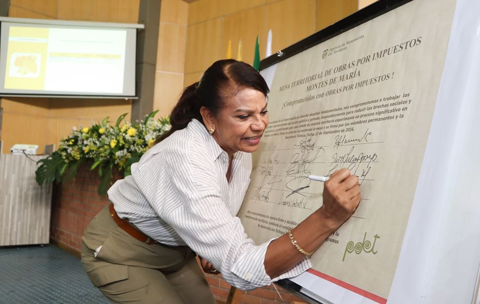 A través de una firma simbólica, la gobernadora Lucy García y demás actores de la mesa se comprometieron a trabajar en el cierre de brechas y la transformación territorial mediante el cumplimiento efectivo de los Programas de Desarrollo con Enfoque Territorial (PDET).