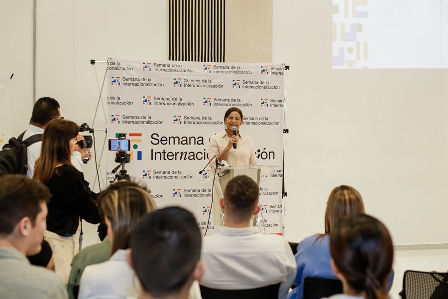 La gobernadora Lucy García explicó que la Semana de la Internacionalización motiva a seguir impulsando y apoyando a los empresarios. "Queremos que internacionalicen sus productos y servicios, que conozcan experiencias exitosas de internacionalización y adquieran conocimientos de más de 15 expertos de nivel nacional e internacional. Nuestro objetivo es fortalecer el tejido empresarial y generar las condiciones necesarias para que más empresas sucreñas den el salto a la exportación", precisó la mandataria cuando inauguró el evento.