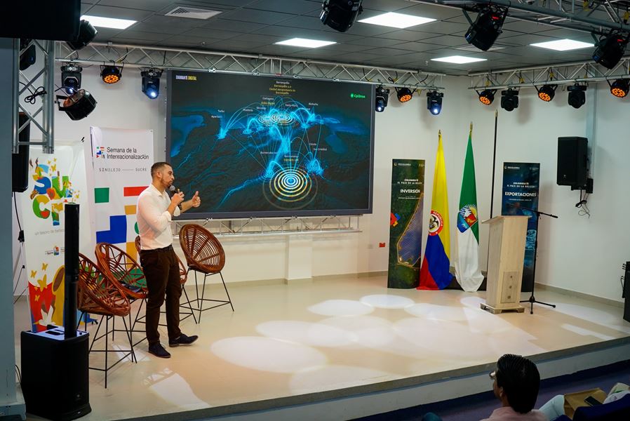 Con el Keynote: Internacionalización de ciudades intermedias, el politólogo Santiago Murillo Arrubla, director del Centro de Pensamiento CPIENSA y Asesor de Smart City para Latinoamérica, abrió la jornada académica de la Semana de la Internacionalización en el auditorio del Fondo Mixto de Cultura, en Sincelejo.