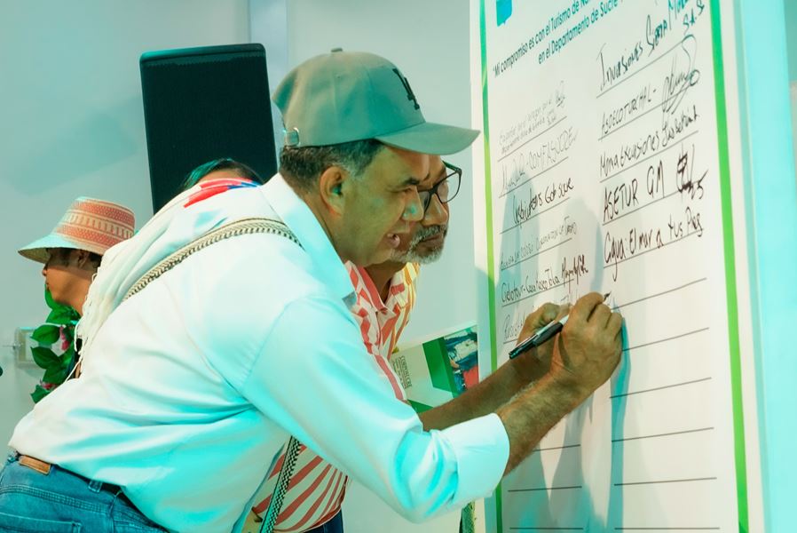 En esta iniciativa clúster participan prestadores de servicios y asociaciones de cinco municipios de los Montes de María (Chalán, Colosó, Toluviejo, San Onofre, San Antonio de Palmito y Sincelejo) que, durante el acto, recibieron un certificado por su compromiso con el proceso. A su vez estos firmaron un acta en el que se comprometen a cuidar y preservar el medio ambiente y el turismo biocultural.