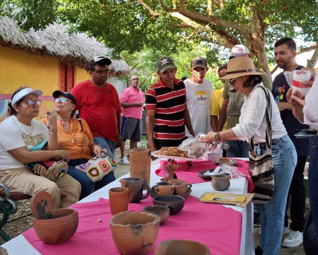 Muestra gastronómica en Betulia para los visitantes de la caravana turística.