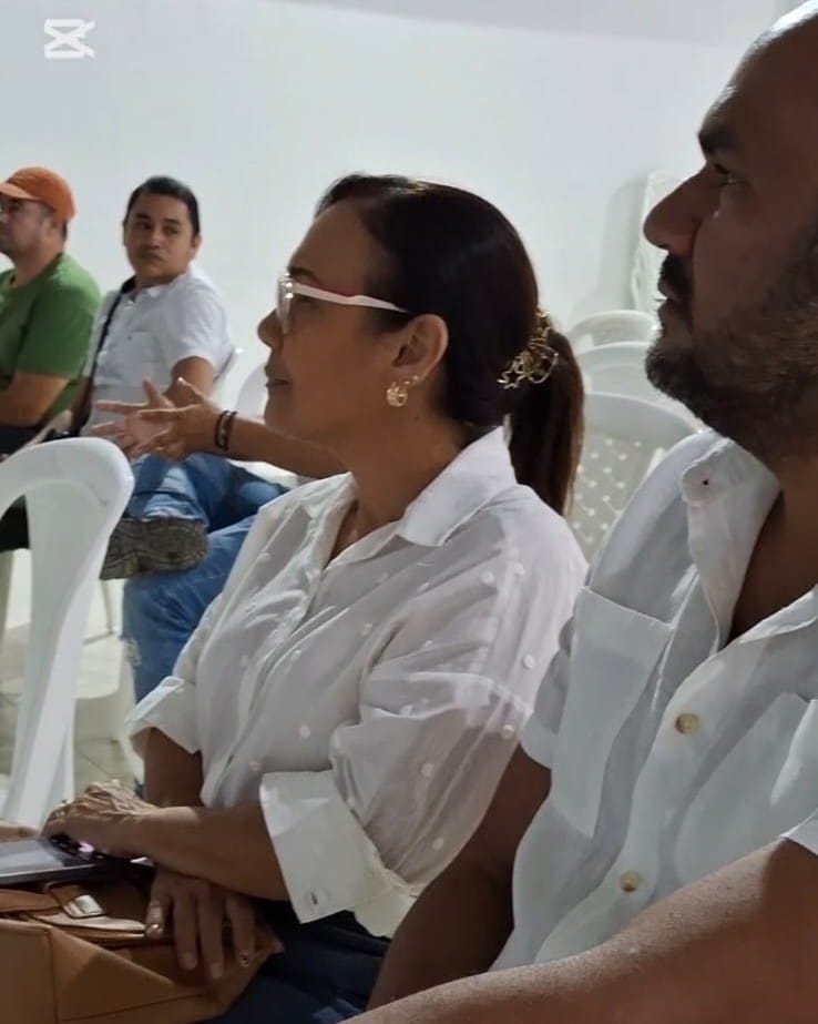 La importancia del comercio a nivel mundial y local en la dinamización de la economía, en la generación de empleo y en el jalonamiento de la producción y en lo que se produce; el poco valor agregado y bajo margen del comercio, y cómo utilizar esas circunstancias para darle mayor valor agregado y cómo echando mano de la industria 4.0, de varias herramientas y modelos de negocios se pueden mejorar los márgenes, fueron los temas abordados en la Macrorrueda de Conocimiento “Tu tienda, tu éxito”, organizada por la Comisión Regional de Competitividad e Innovación de Sucre en articulación con Fenalco Sucre.